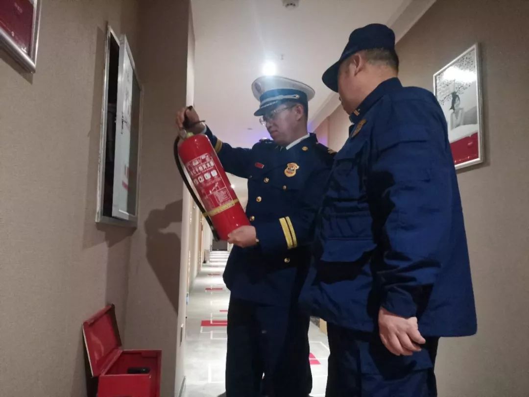 支队长带队,支队党委成员分包基层大队,市公安局赵友刚副局长统筹安排