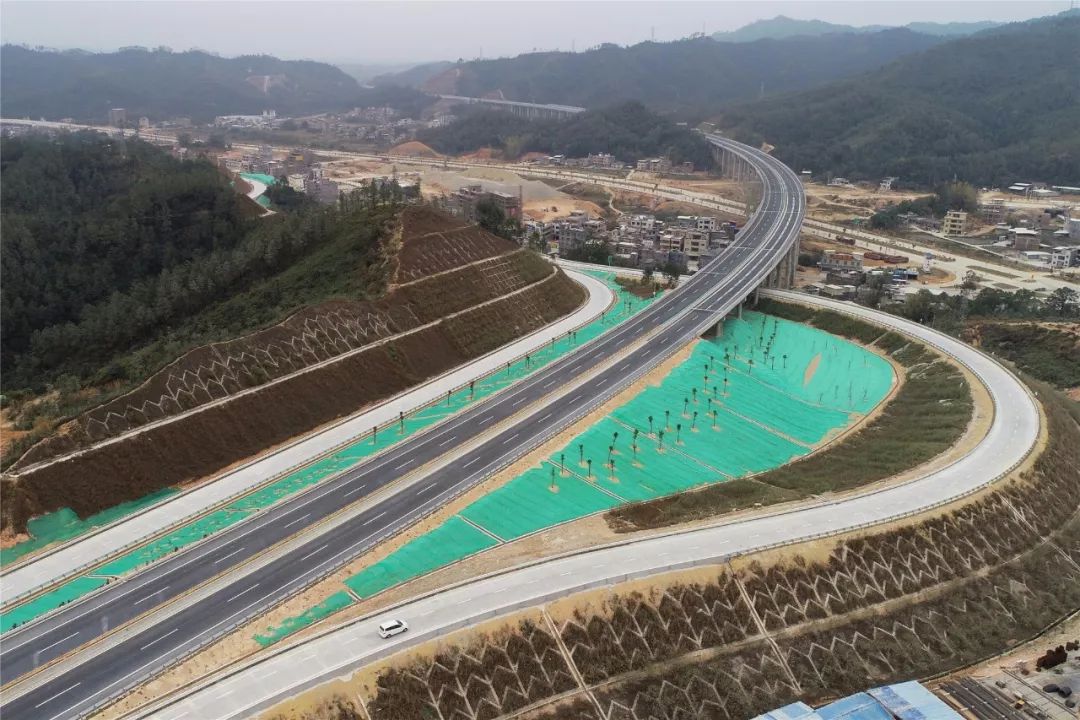 河惠莞高速公路龙紫段今日建成通车紫金全域全面融湾驶入快车道