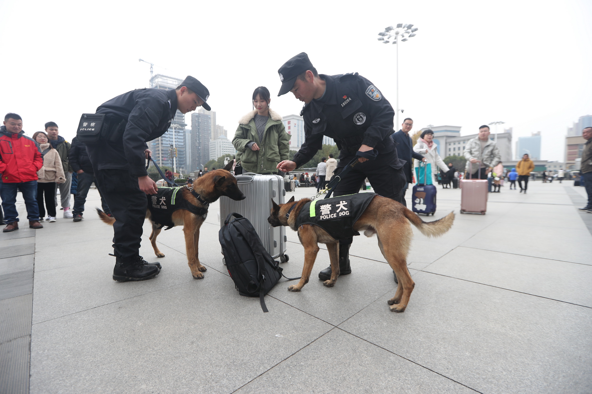 新一年首日 鐵路新警和他的新戰友