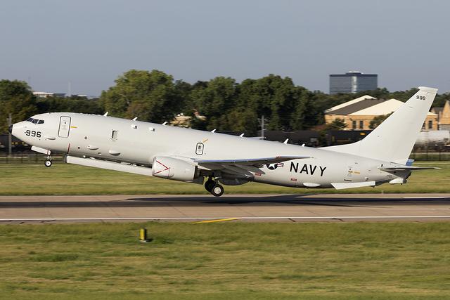 偷窥利器频频亮相,p8a海上反潜机抵近侦察,美向对手亮出了肌肉