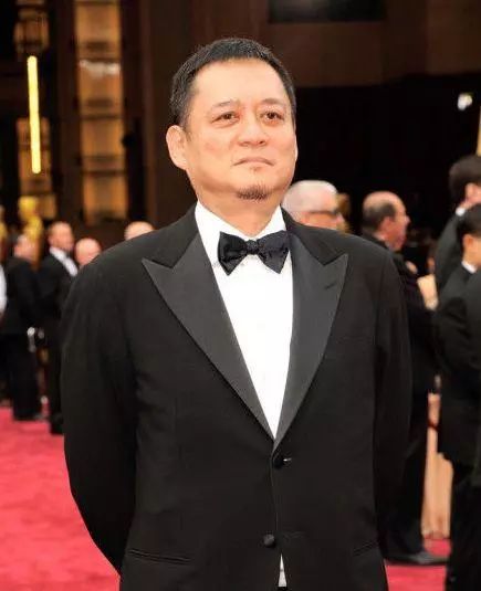 请问张指导啥时候可以不把女主的头发梳平啊?