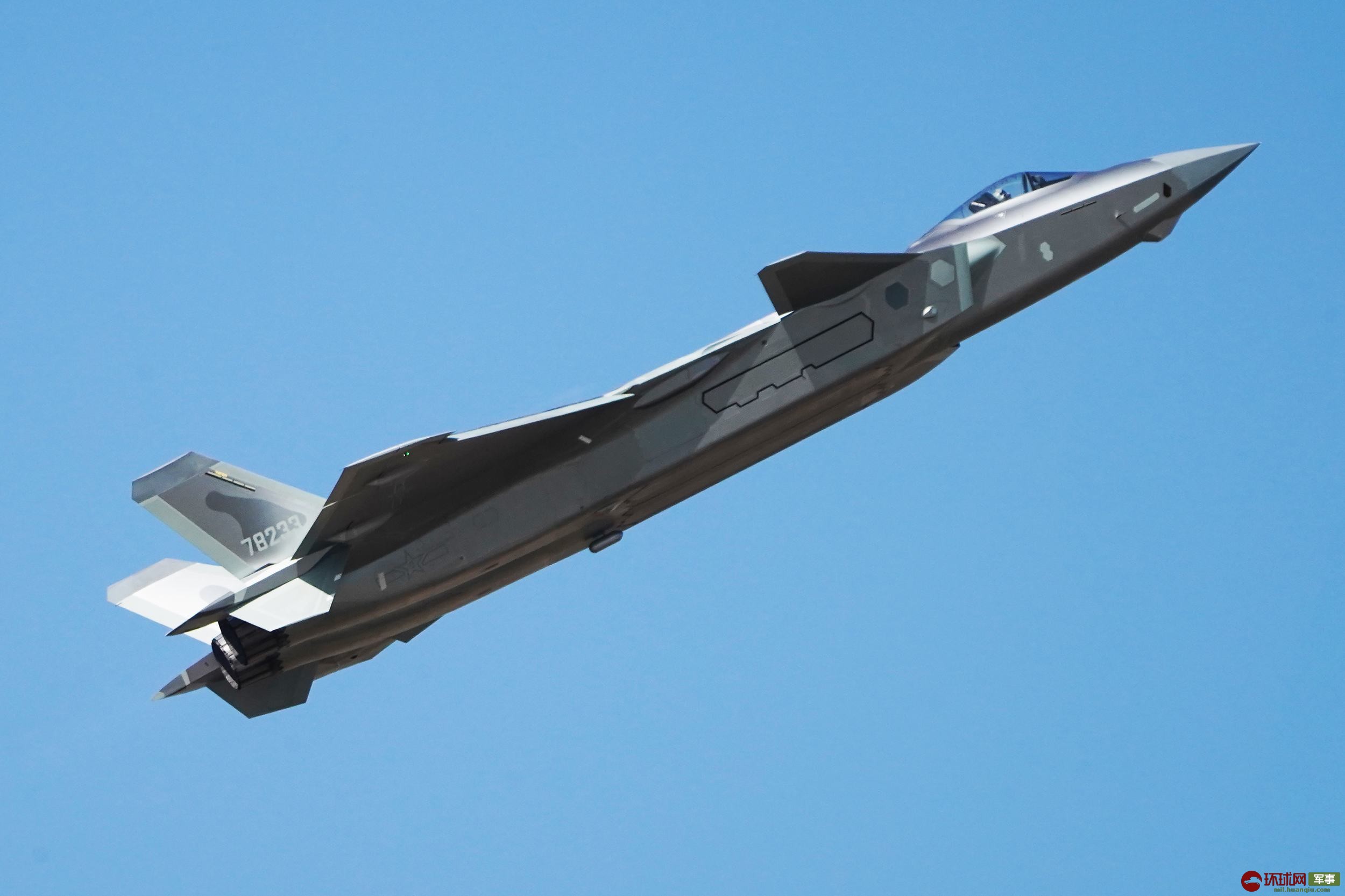 2020年第一天02来看解放军三款20战机高清美图