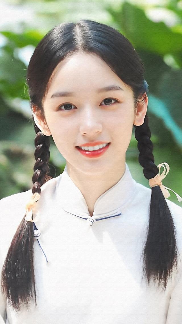 周也一入学就成了北电校花还有一个小章子怡的称号