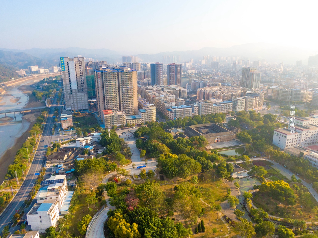 广东大埔唐溪古村唯独李家祖宅被导游称前有照后有靠