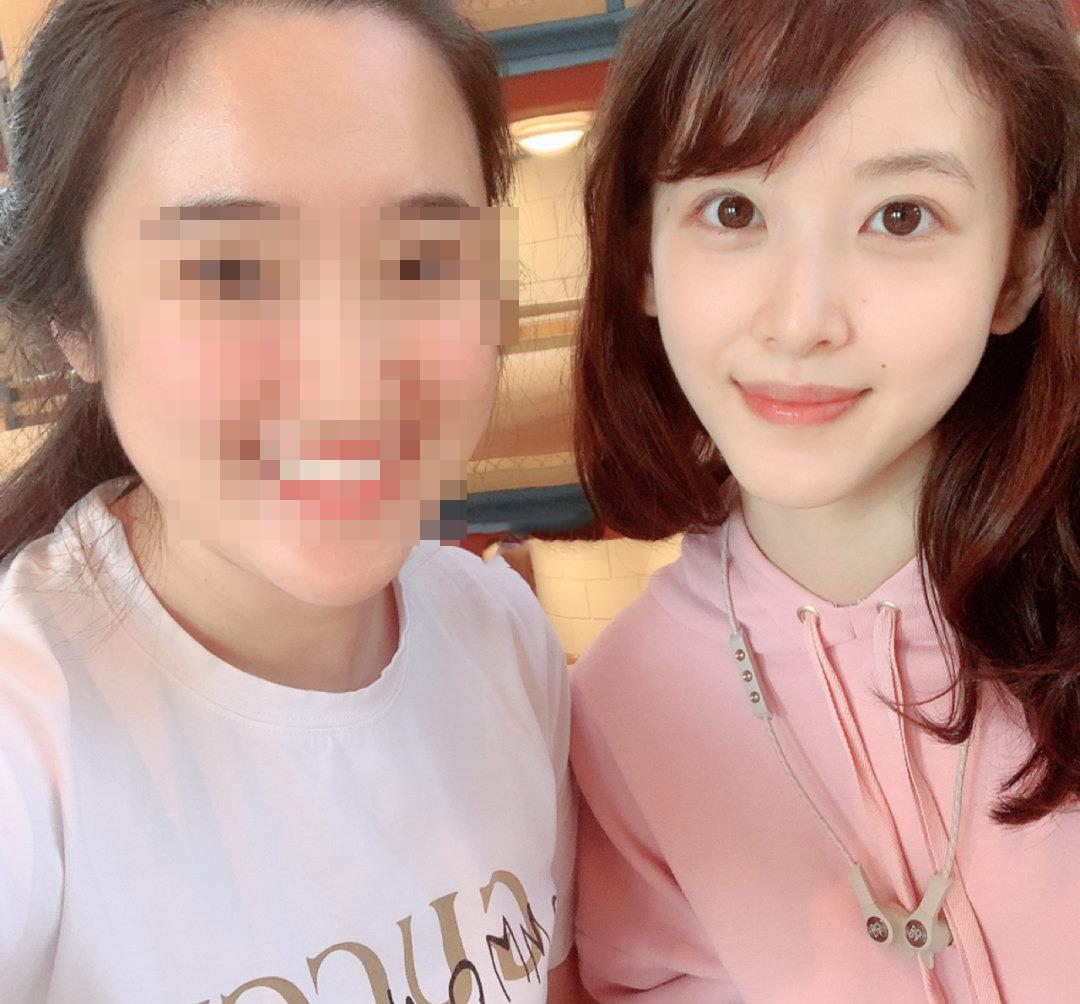 刘强东和奶茶妹妹在2015年10月奉女成婚,次年在香港产下第一胎女儿.