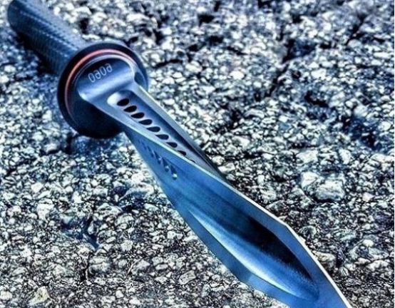 原创全球最毒的军刀合集,美国的太过"变态",直接被禁用!