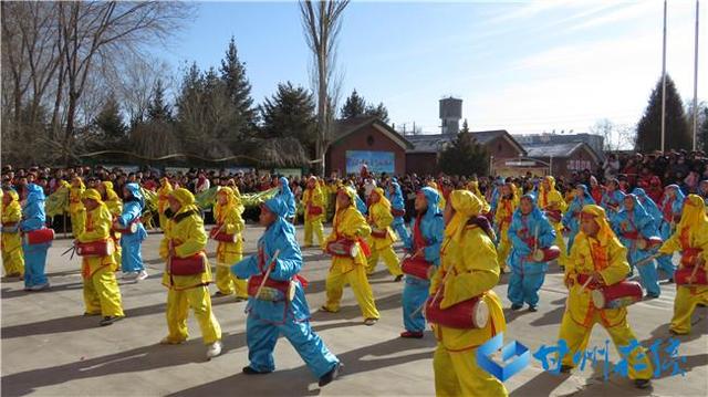 甘州區(qū)大滿中心學(xué)校開展“龍獅起舞迎新”活動慶元旦(圖1) 甘州區(qū)大滿中心學(xué)校開展“龍獅起舞迎新”活動慶元旦(圖1)