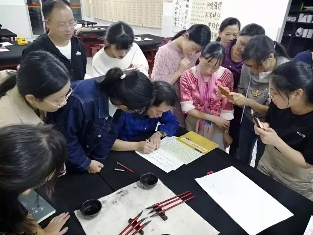 书山有路勤为径汕头市潮阳实验学校小学部书法研习组首届书法临帖展