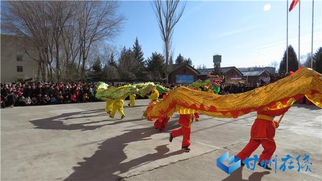 甘州區(qū)大滿中心學(xué)校開展“龍獅起舞迎新”活動慶元旦(圖3) 甘州區(qū)大滿中心學(xué)校開展“龍獅起舞迎新”活動慶元旦(圖3)