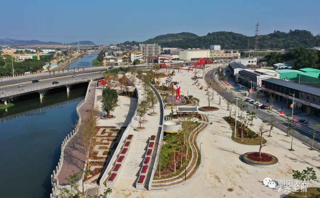 2019年12月28日,潮阳区新兴广场建成启用,为提供了健身休闲的新