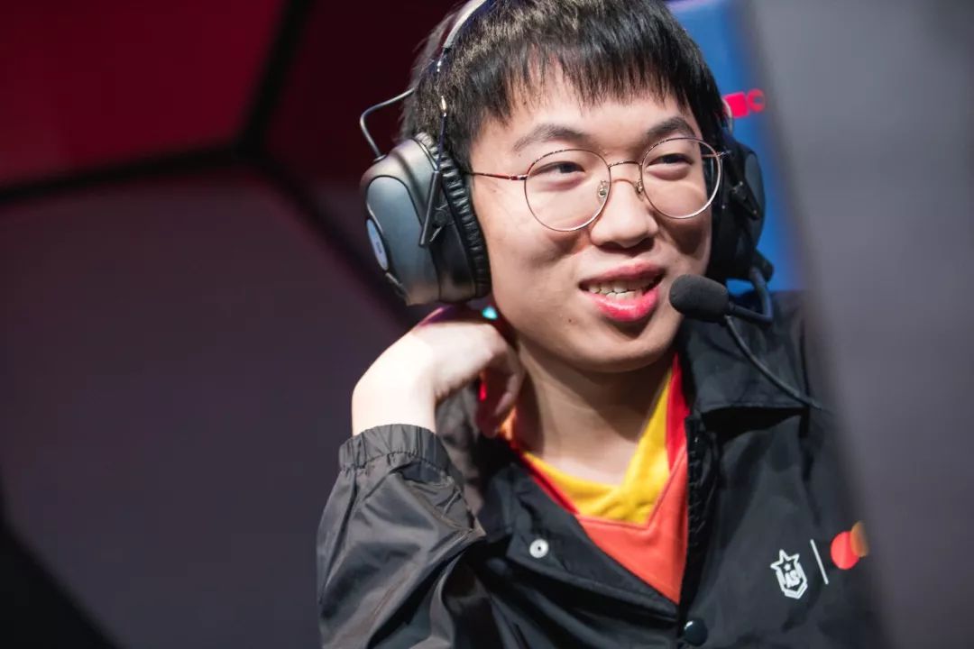 封面人物猫皇不在意