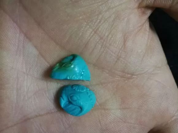 5位数买的绿松石手串一拳飞出去碎了一地