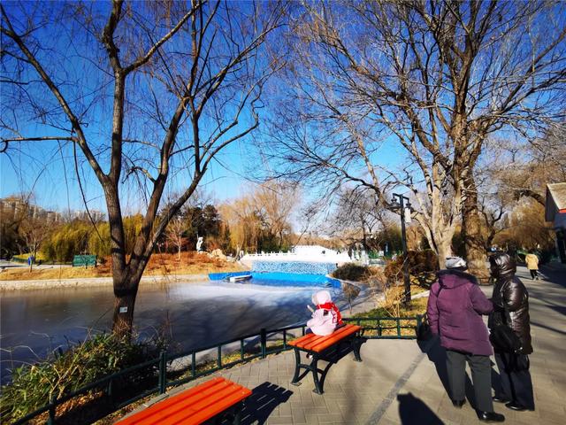 溫馨提示紫竹院公園第三屆歡樂冰雪季開放時間:雪上活動起止時間:2019