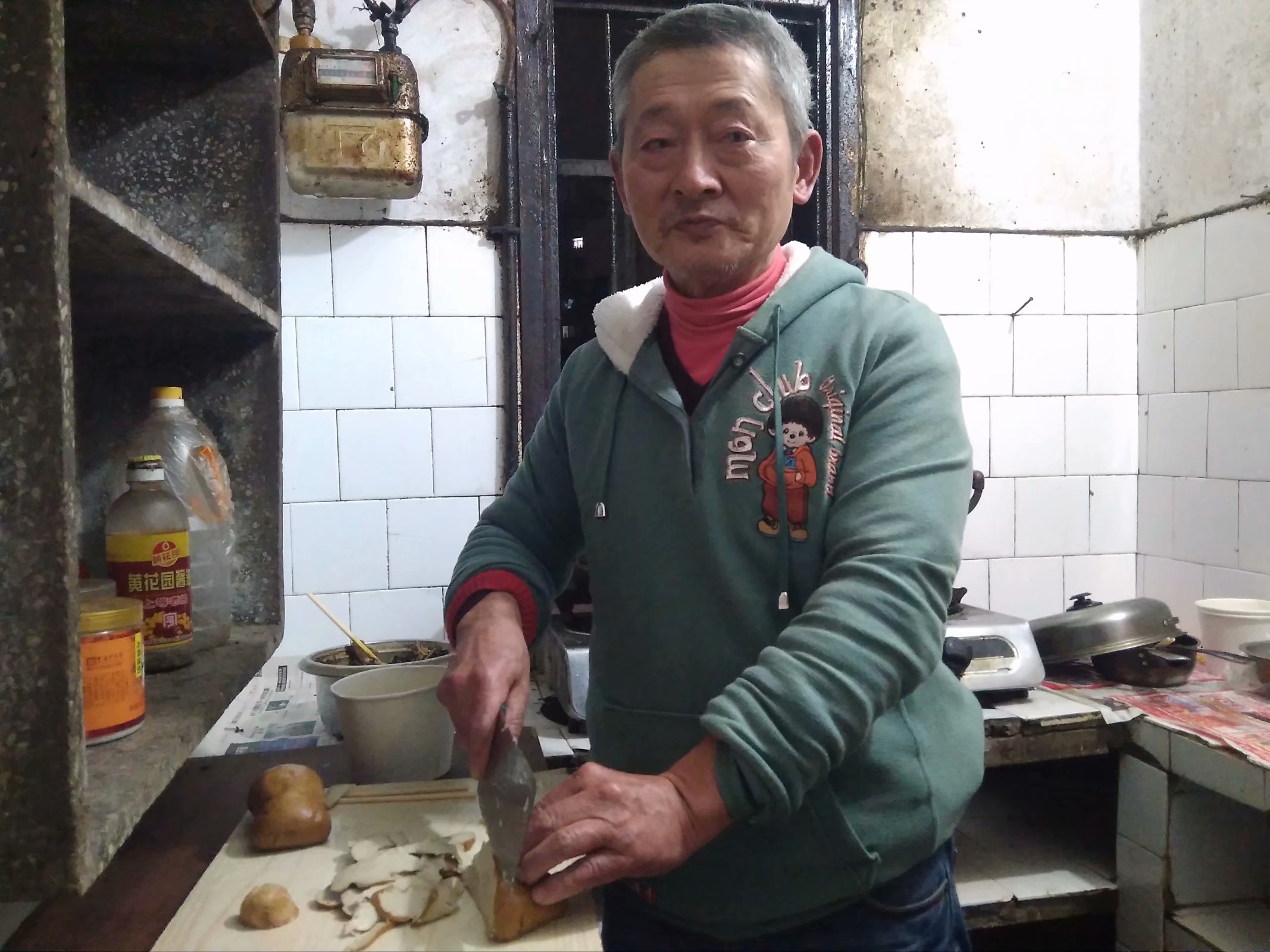 重庆现100岁五星级老厨师能做500种舌尖上美食 年薪值100万