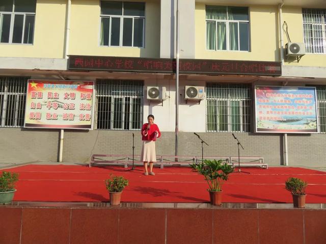 漳平市西園中心學(xué)校舉行“唱響美麗校園-慶元旦”歌詠比賽(圖3) 漳平市西園中心學(xué)校舉行“唱響美麗校園-慶元旦”歌詠比賽(圖3)