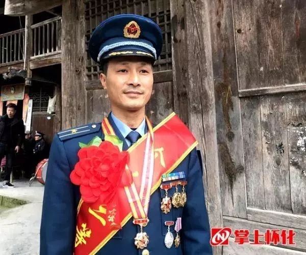 溆浦好男儿部队立功喜报送上门全家光荣
