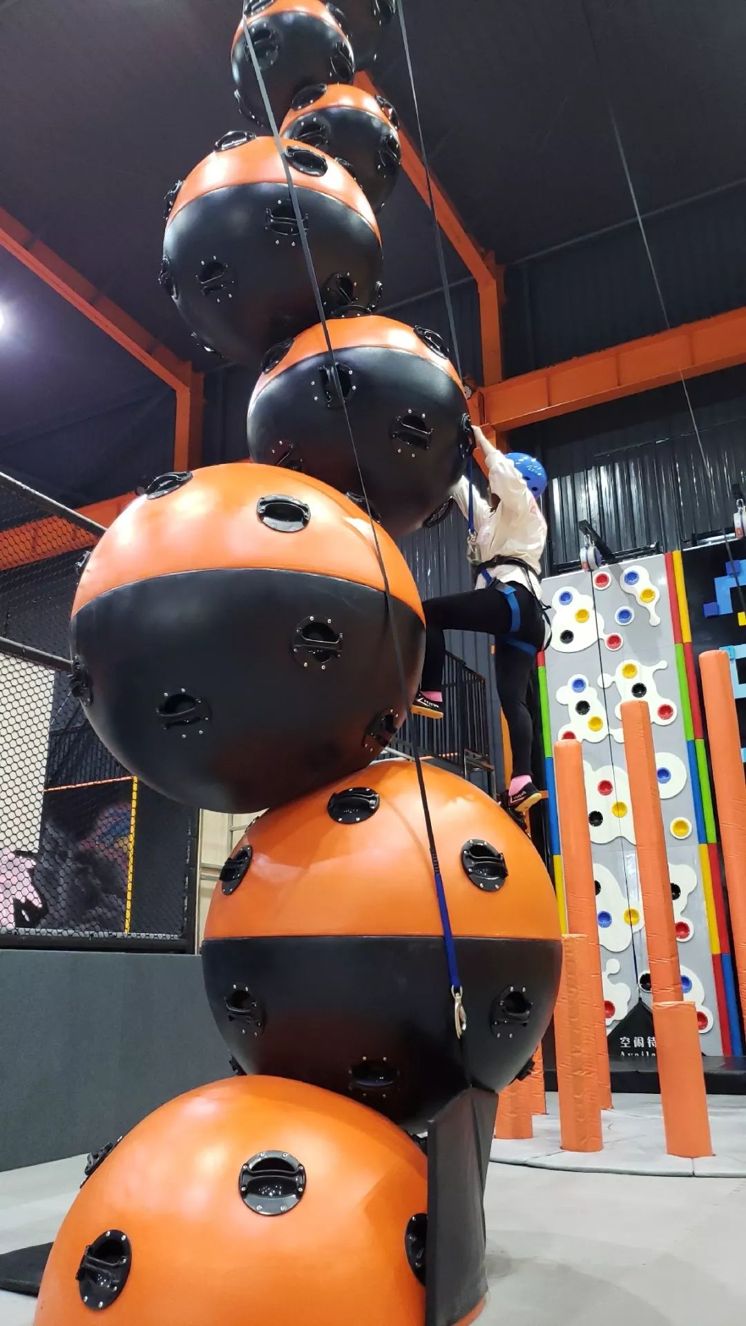 玩转武汉最大蹦床馆10000㎡超大空间get网红同款玩法