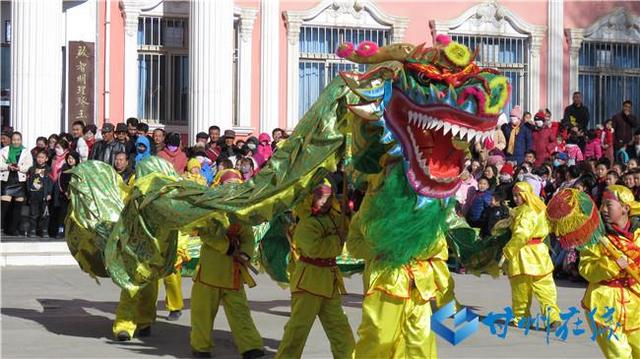 甘州區(qū)大滿中心學(xué)校開展“龍獅起舞迎新”活動慶元旦(圖4) 甘州區(qū)大滿中心學(xué)校開展“龍獅起舞迎新”活動慶元旦(圖4)