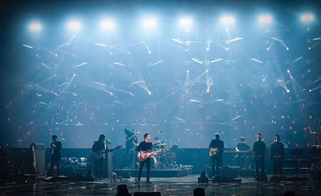 梁博新歌跨年首演想念送给异乡人