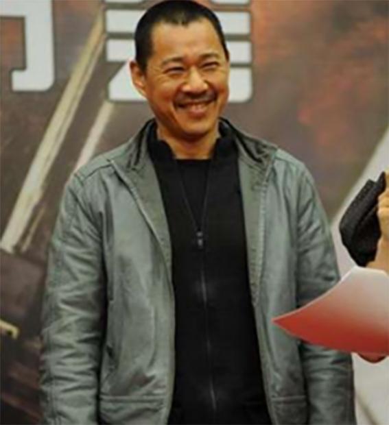 可以看到张丰毅的身材真的是好的不得了,对比的就是杜海涛,简直是完爆