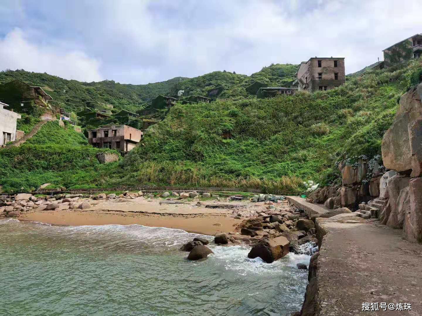 原创嵊泗县嵊山镇荒凉的无人岛
