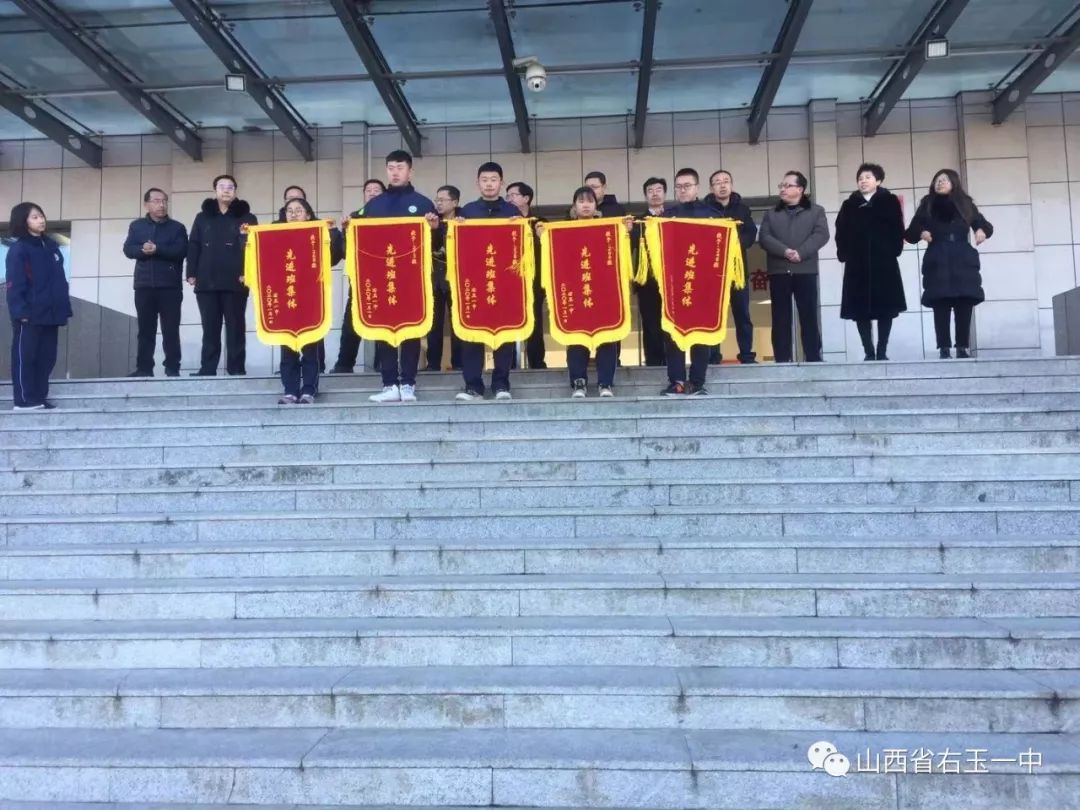 鞭炮齐鸣,一元复始; 笙簧迭奏,万象更新,披