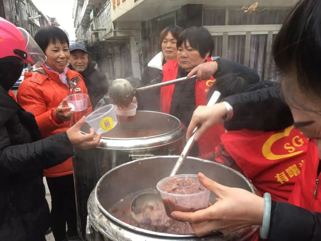 滨海新时代文明实践喝一碗粥暖一颗心滨海开展腊八节送粥活动