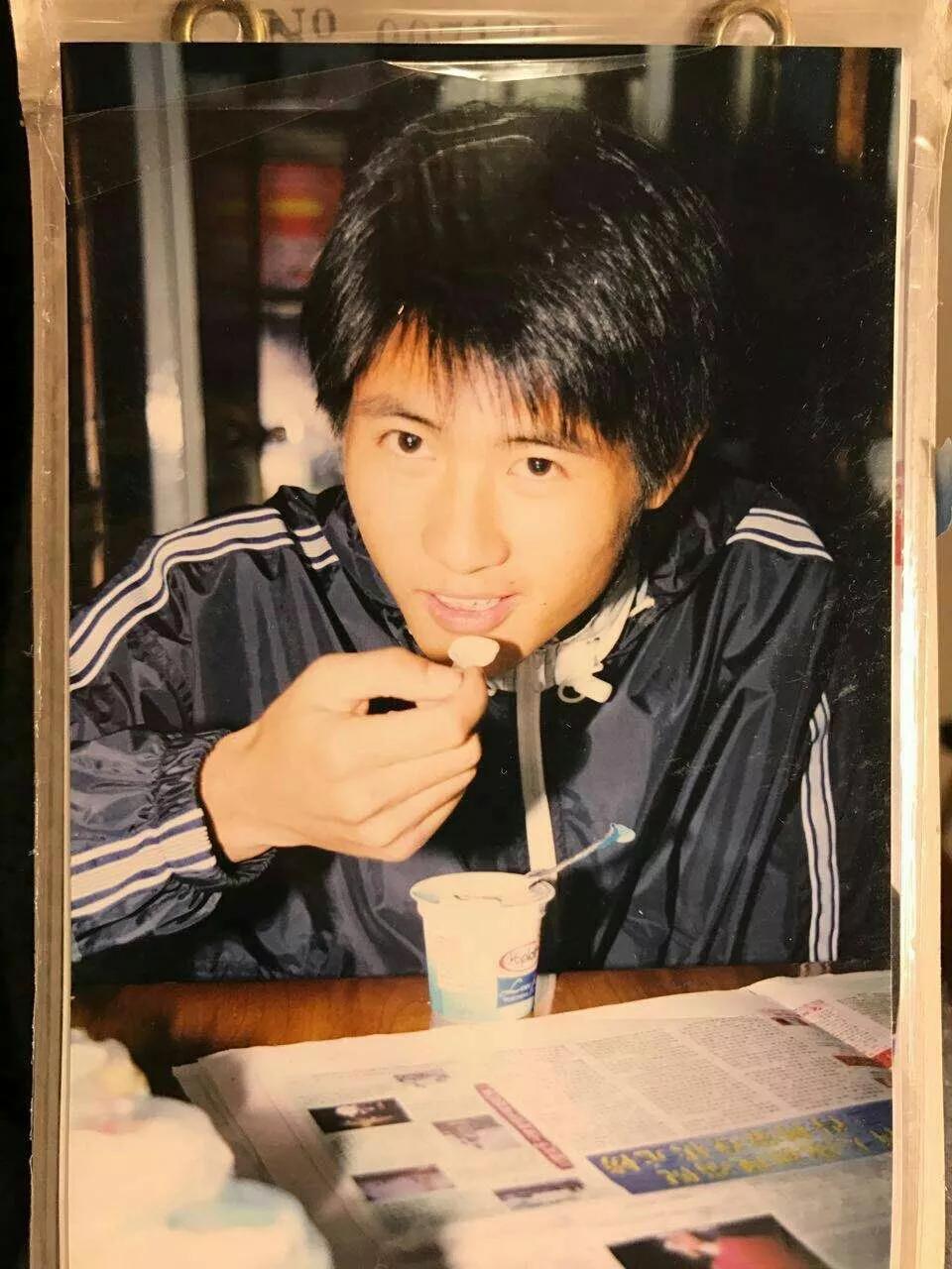 21岁时,开辟了自己人生的副线,成为了职业赛车手.