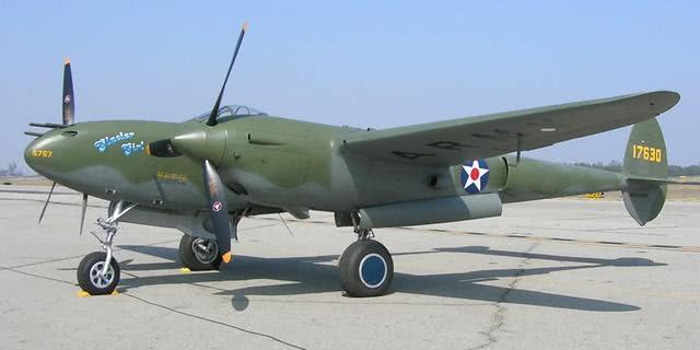 实用型飞机中p-38"闪电"式战斗机较早采用"前三点",这架飞机出自天才