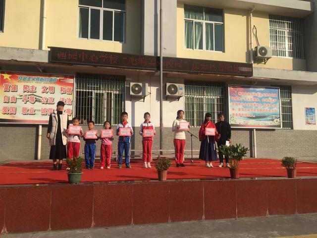 漳平市西園中心學(xué)校舉行“唱響美麗校園-慶元旦”歌詠比賽(圖4) 漳平市西園中心學(xué)校舉行“唱響美麗校園-慶元旦”歌詠比賽(圖4)