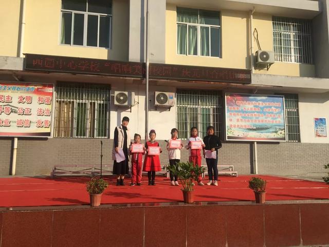 漳平市西園中心學(xué)校舉行“唱響美麗校園-慶元旦”歌詠比賽(圖5) 漳平市西園中心學(xué)校舉行“唱響美麗校園-慶元旦”歌詠比賽(圖5)