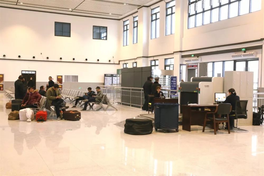 你好石泉新火车站