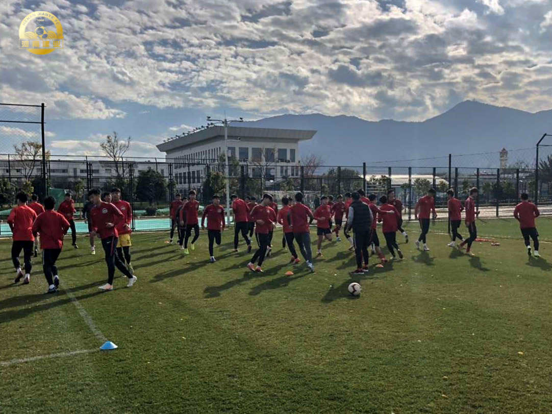 建业足球俱乐部将国内冬训地点选在云南红塔基地,并要求各队在球员