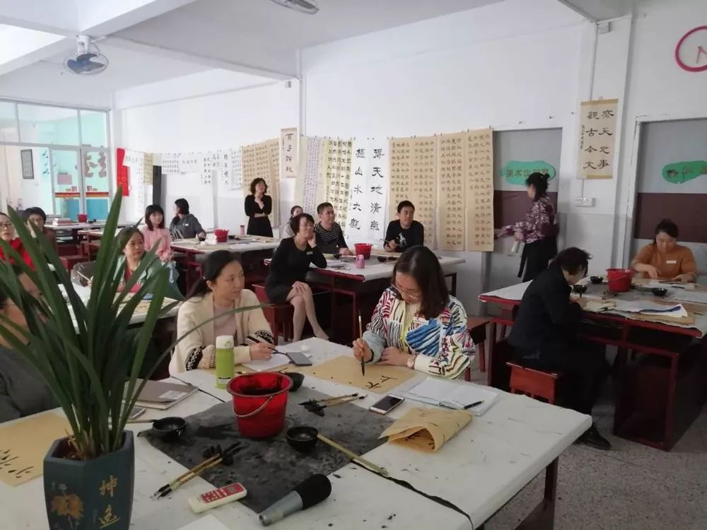 书山有路勤为径汕头市潮阳实验学校小学部书法研习组首届书法临帖展