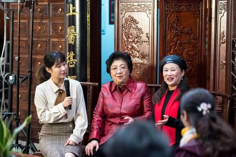 逸夫越享新春季讲大道这碗联名款腊八粥芳香四溢回味无穷