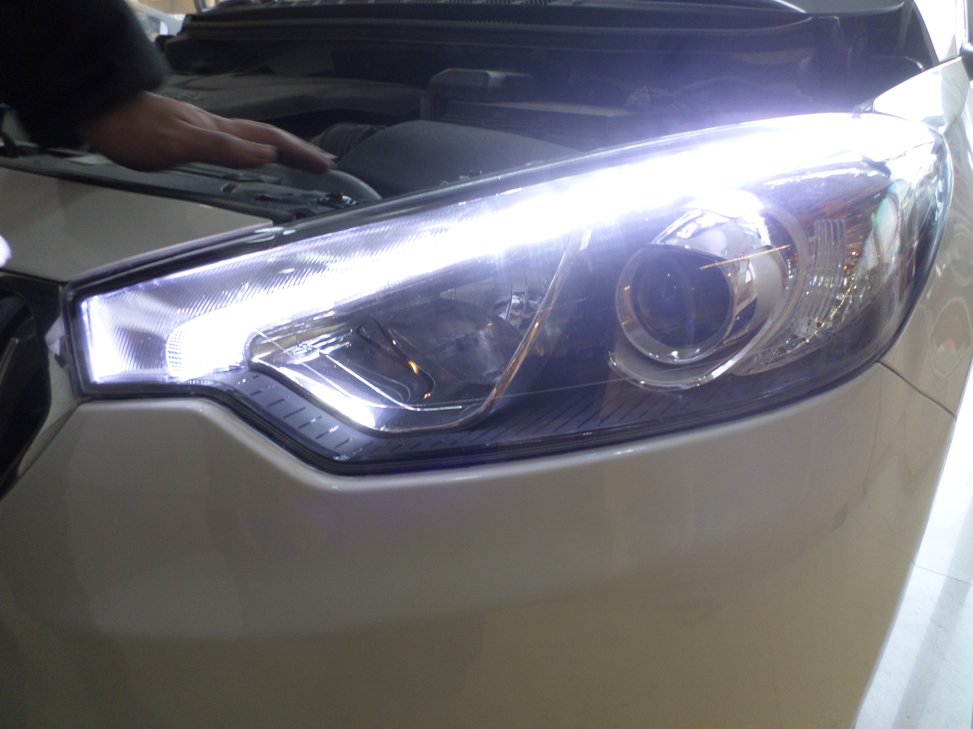 起亚k3改双光透镜氙气灯论效果亮度被惊呆了