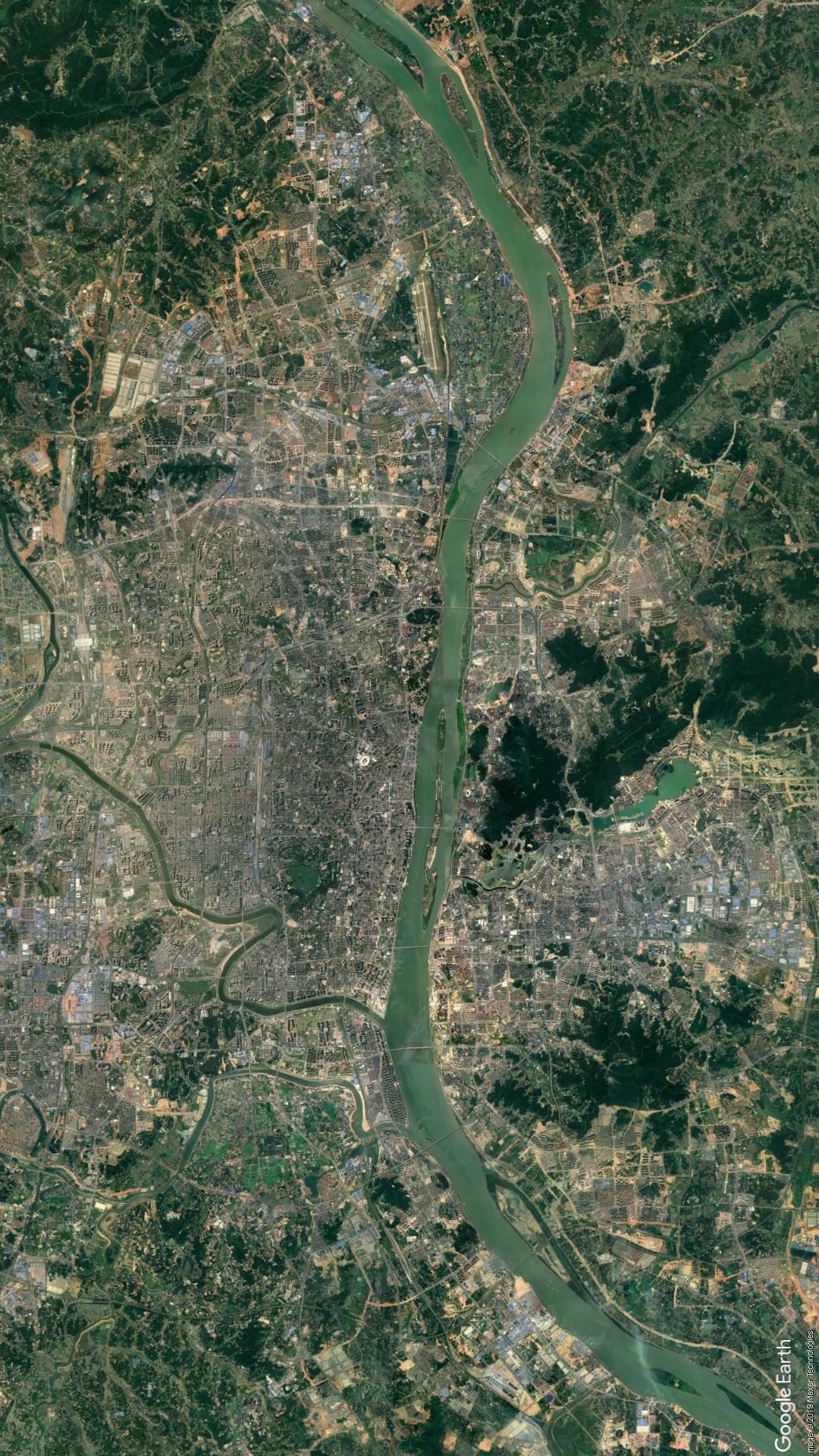 全省政治,经济中心一,核心城市——长沙现在我们用卫星地图来看看城市