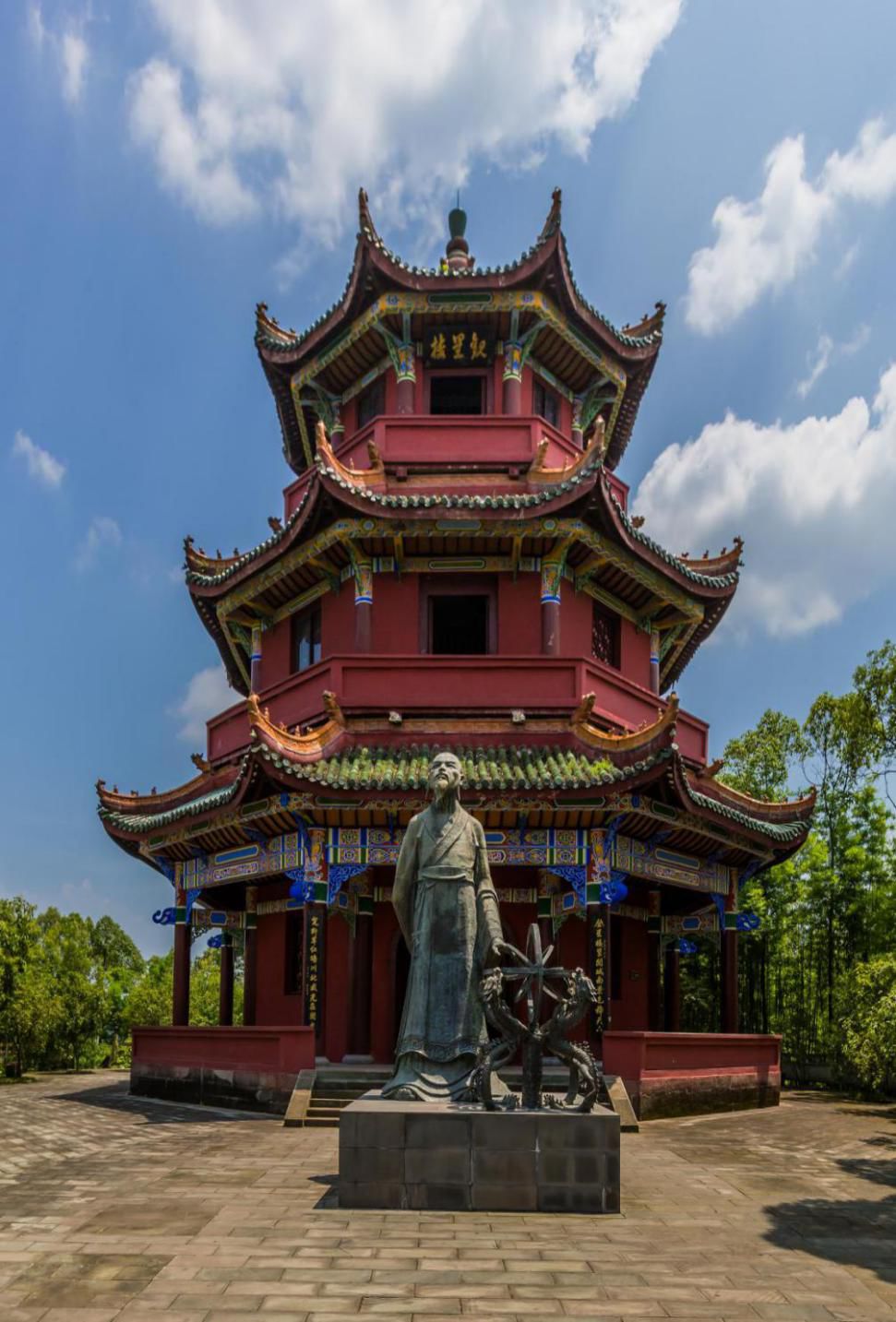 观星楼四锦屏山景区举办"阆苑仙葩迎春灯会",本次活动以"春节文化"为