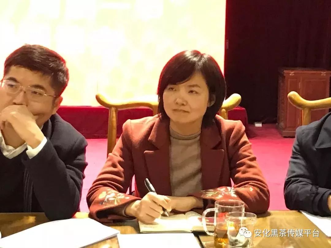 安化县委副书记,县长肖义(中)安化黑茶北京联盟发起人,湖南省黑茶
