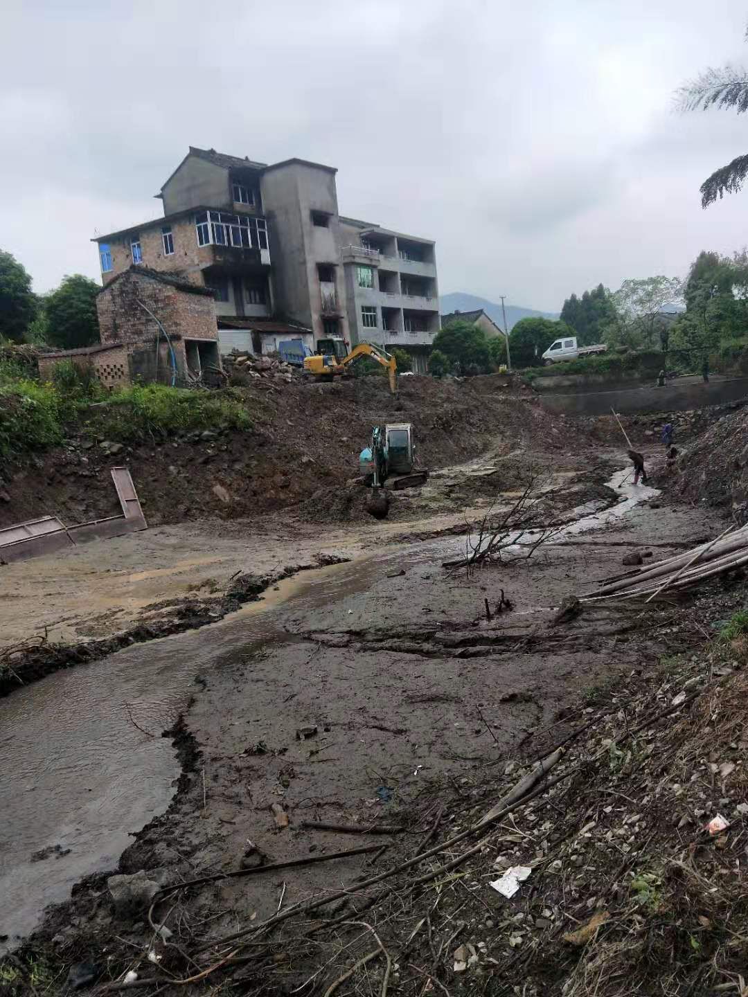 强力推进河道整治提升小镇颜值