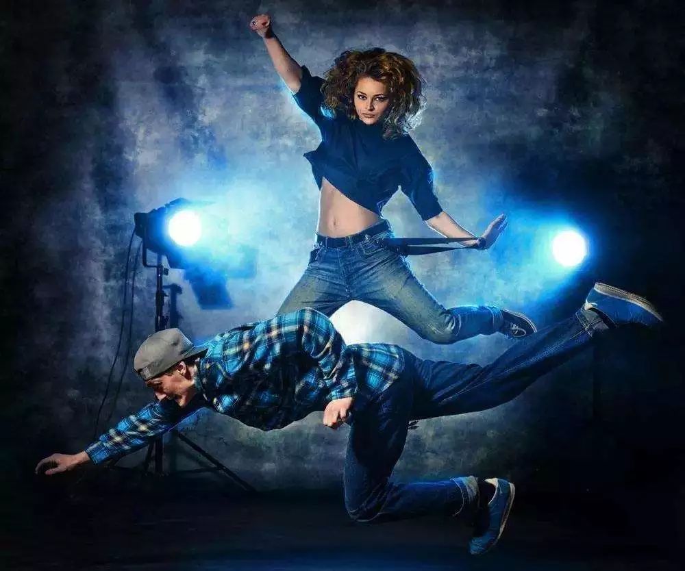 caster舞蹈教室(虹口足球场馆)地址:东江湾路444号虹口足球场2区c