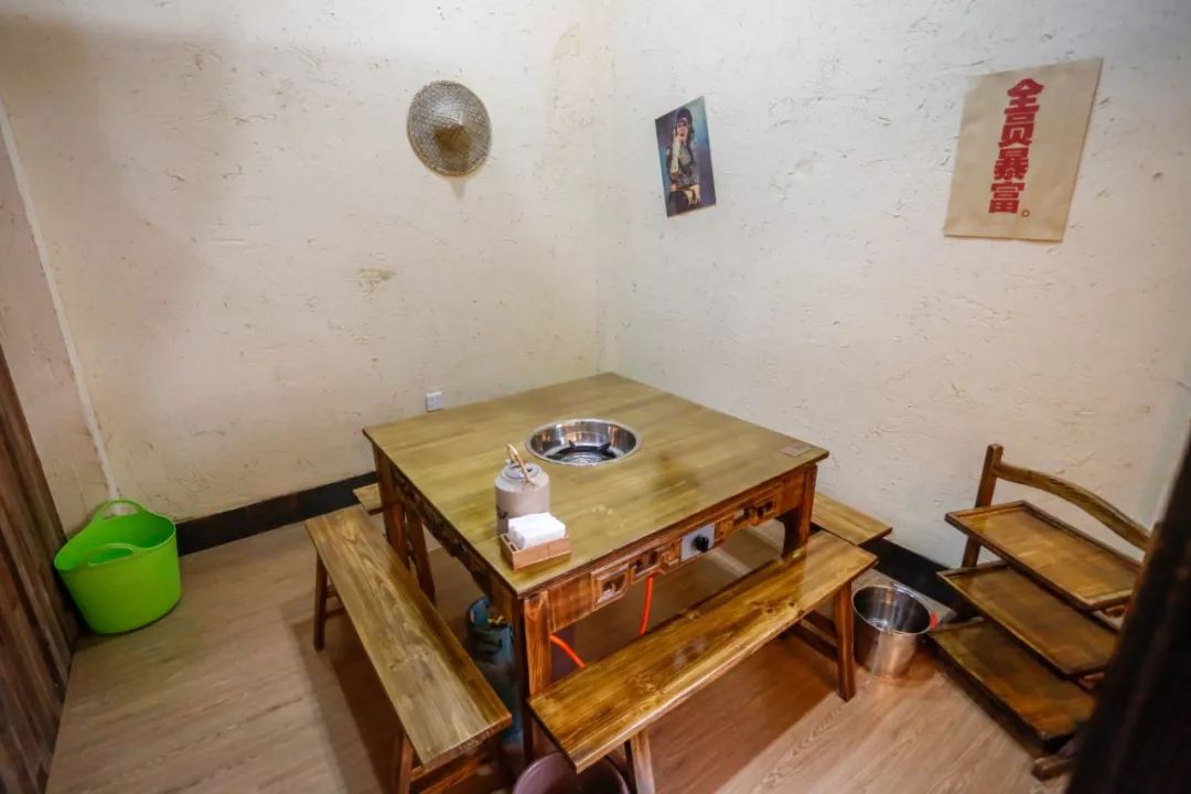 那个姓雷的胖子又在珠江路开了一家灶门签!