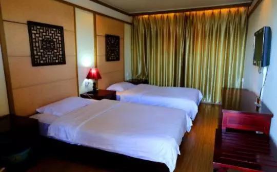 华山东峰饭店▲ 华山东峰饭店东峰饭店自然景观得天独厚,松柏叠翠