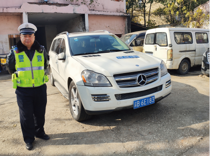 原创异地连线3小时 武汉汉阳交警查获跨省套牌豪车