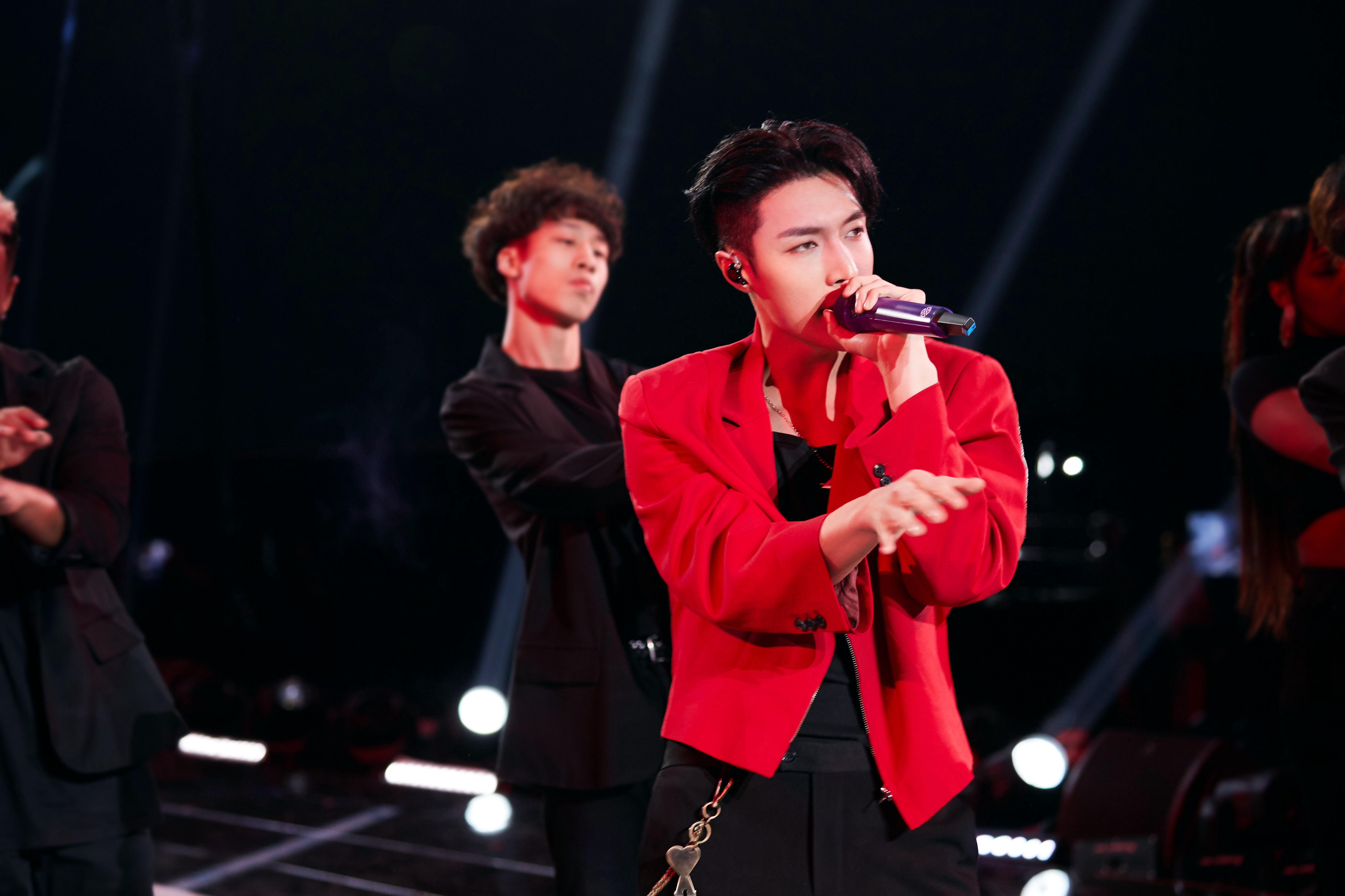 张艺兴改编霸王别姬惊艳跨年舞台戏腔醉拳舞致敬传统经典