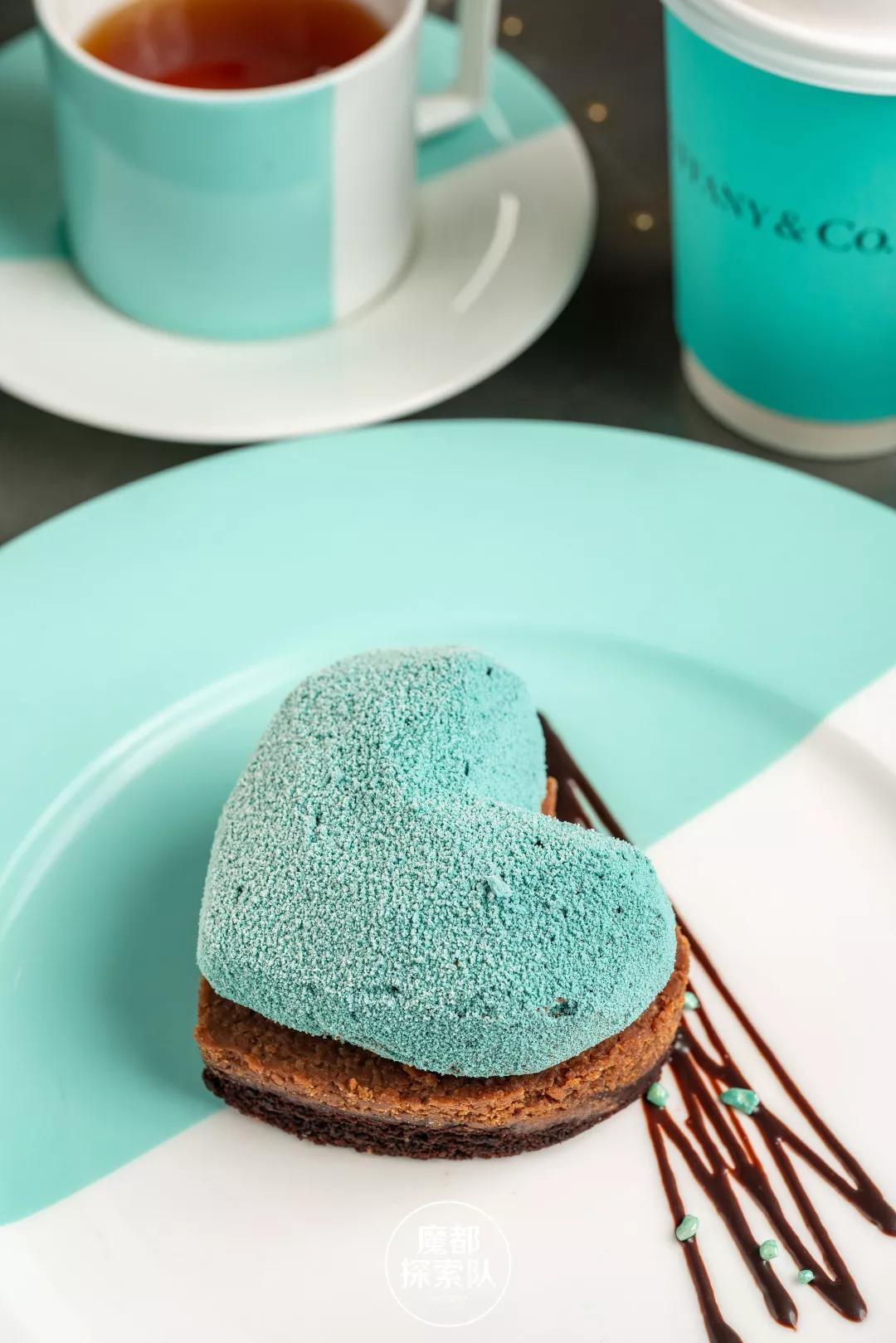 口味丰富,造型典雅的三层甜品台强势承包整个下午时光,精致气息溢出