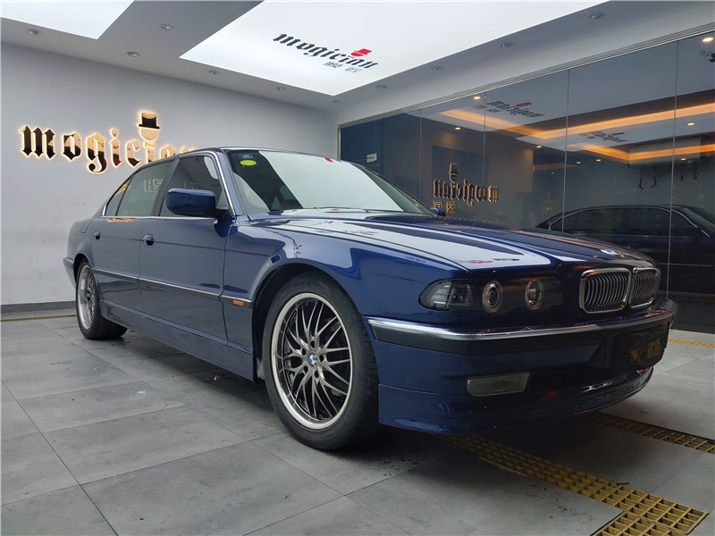 一代不可逾越的经典老宝马e38728il修复改色水晶珍珠蓝堪称艺术品