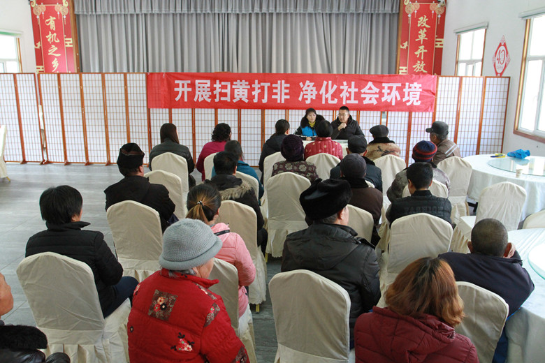 "打非"是指打击非法出版物,即打击违反法律规定的破