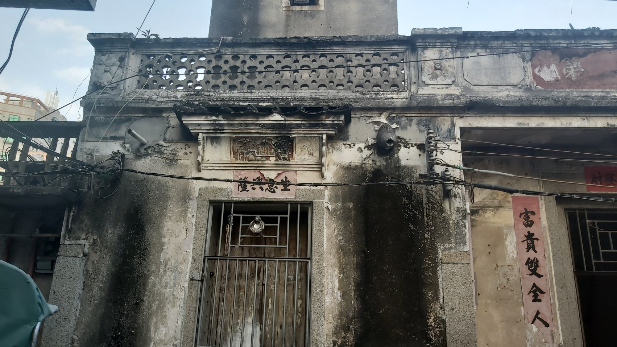 深圳石岩官田老村发现一栋客家碉堡走进一看是崇安第