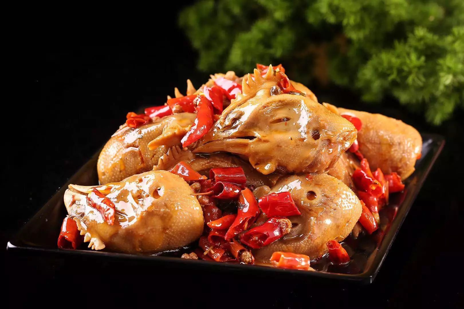 五,鸡头第四种是人造奶油,人造奶油除了可能导致心脏病糖尿病,还有